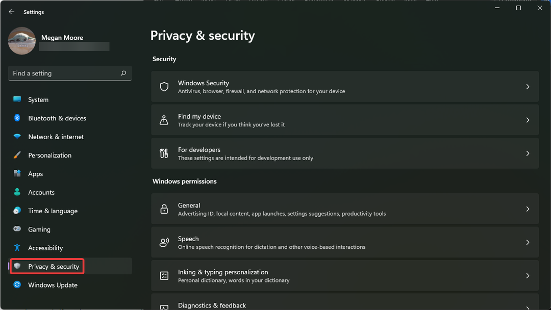 En configuración, abra privacidad y seguridad.