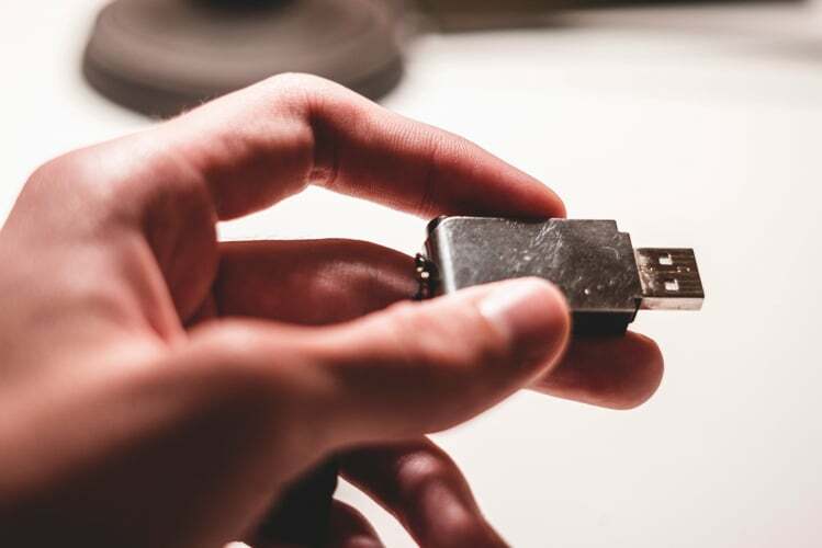 Установите беспроводной USB-адаптер