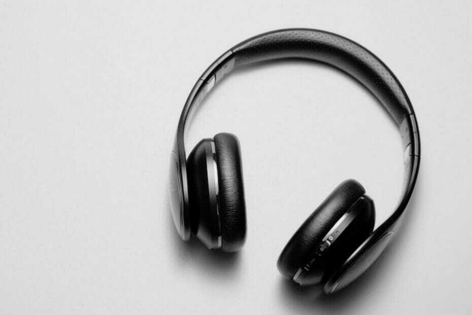 PERBAIKI: Headphone Cowin E7 tidak mengisi daya