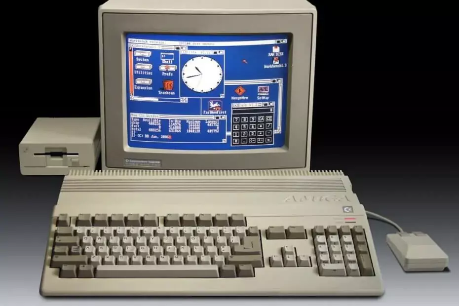 جهاز كمبيوتر قديم