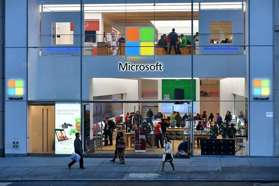 A Microsoft bezárja az összes fizikai üzletét és 450 millió dollárt veszít