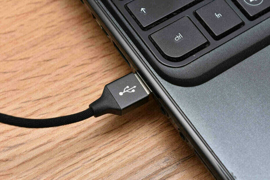 USB устройство не е разпознато в Windows 10 [Full Fix]