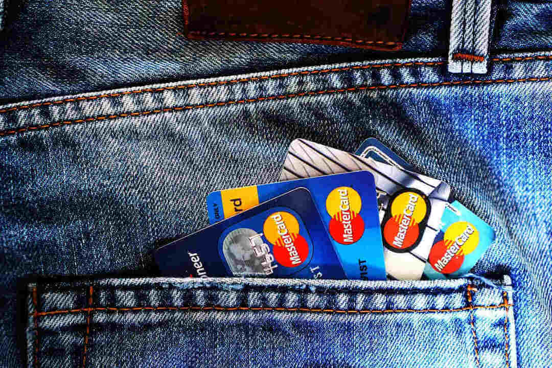 kreditinė kortelė kišenėje - „Twitch“ negali įsigyti šio pirkinio