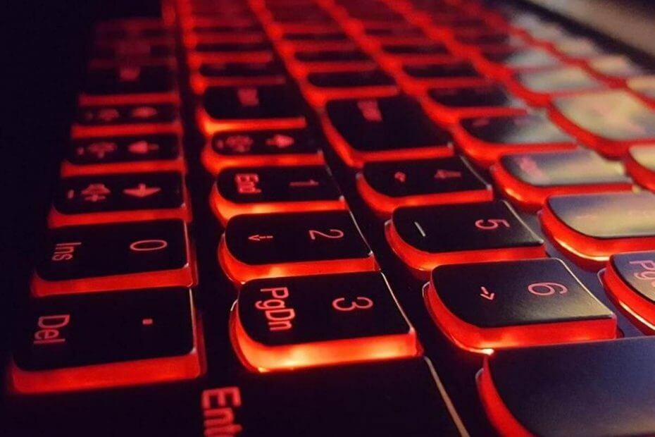 लैपटॉप बैकलाइट कीबोर्ड के साथ विंडोज 10 की समस्याओं की सूचना दी