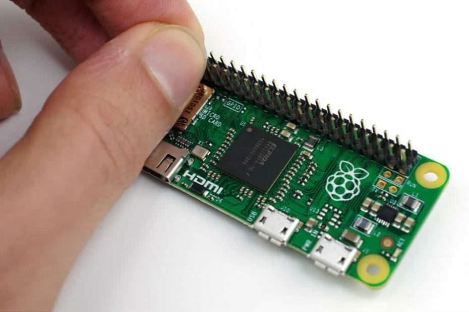 Raspberry Pi Zero W kostar $ 10 och levereras med Wi-Fi och Bluetooth