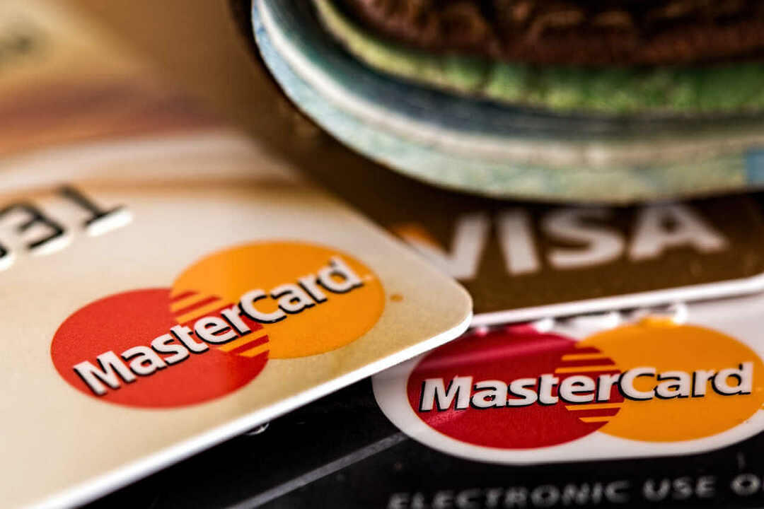 Πώς να συμπληρώσετε το Revolut με κάρτα ή τραπεζικό λογαριασμό
