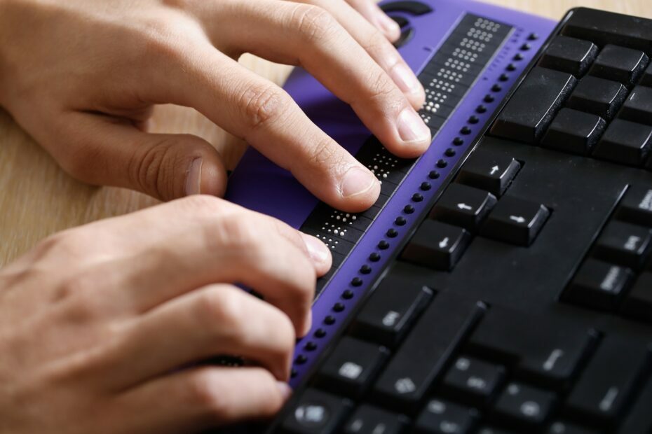 4 najlepsze monitory Braille'a do kupienia [Poradnik 2021]
