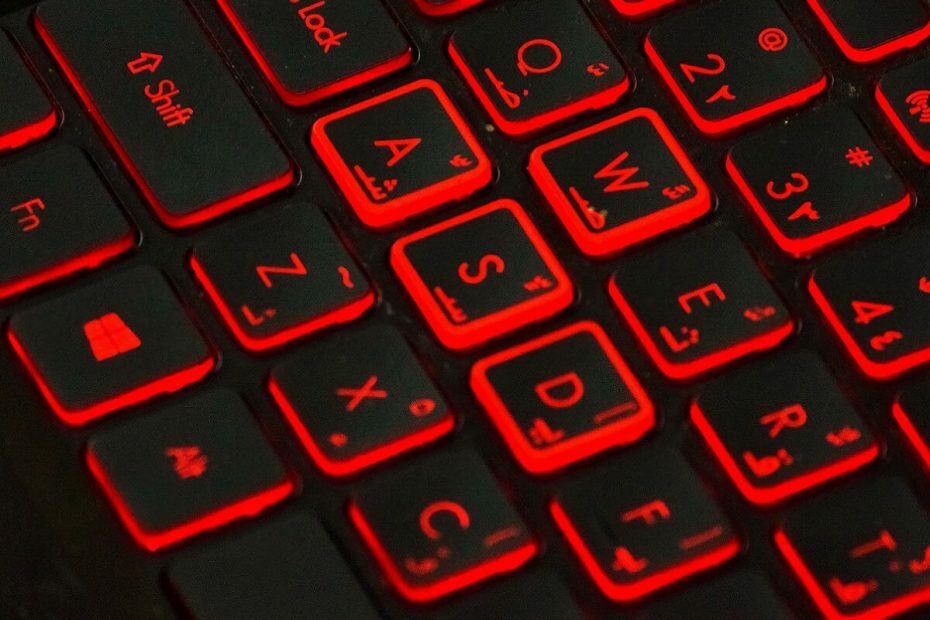 LØST: Windows 10 bytter tastaturspråk alene