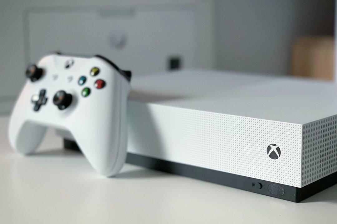 Vânzări permanente Xbox vs PlayStation: cine câștigă și de ce?