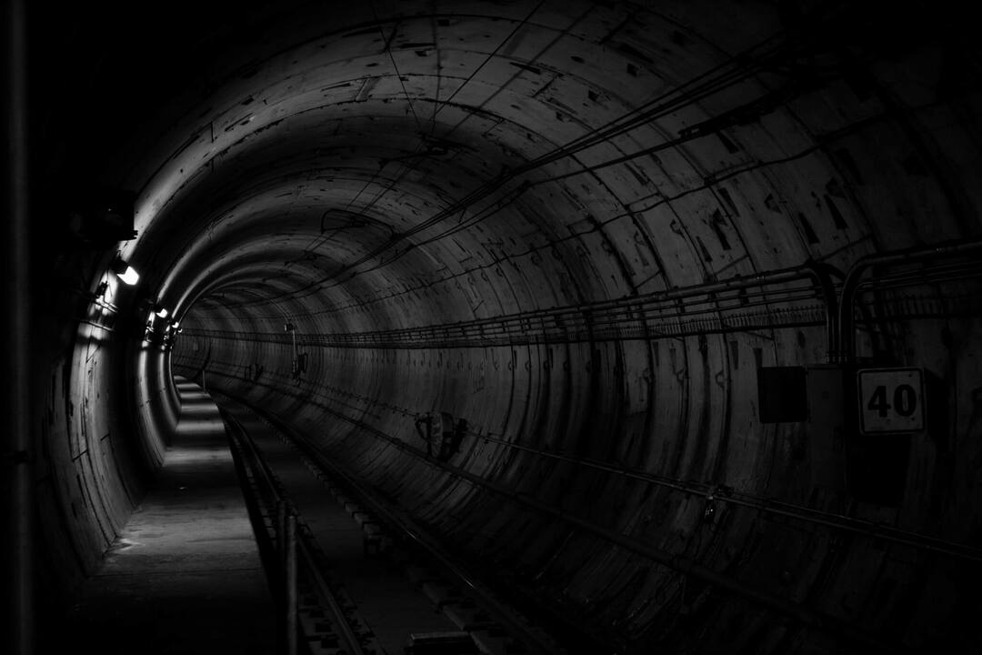 željeznički tunel 