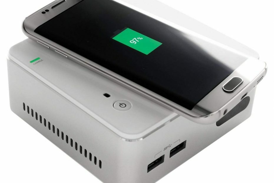 このWindows10 mini PCには、携帯電話用のQiワイヤレス充電パッドがあります