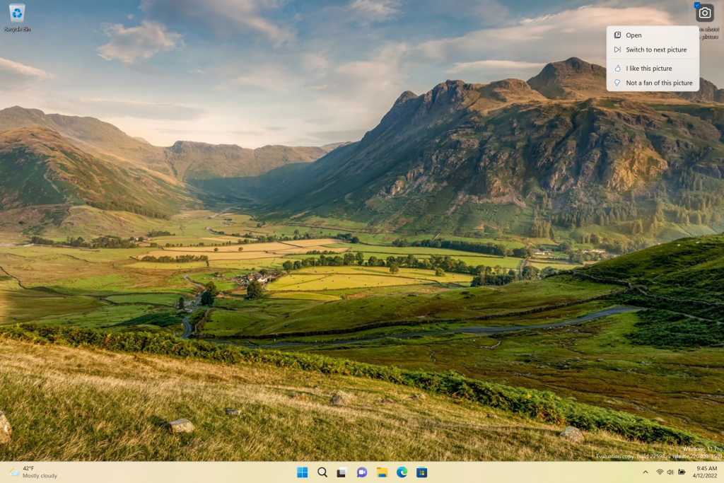 Windows Spotlight показывает красивый фон с меню конкурса, чтобы понравиться, в отличие от фона и переключиться на другой фон.