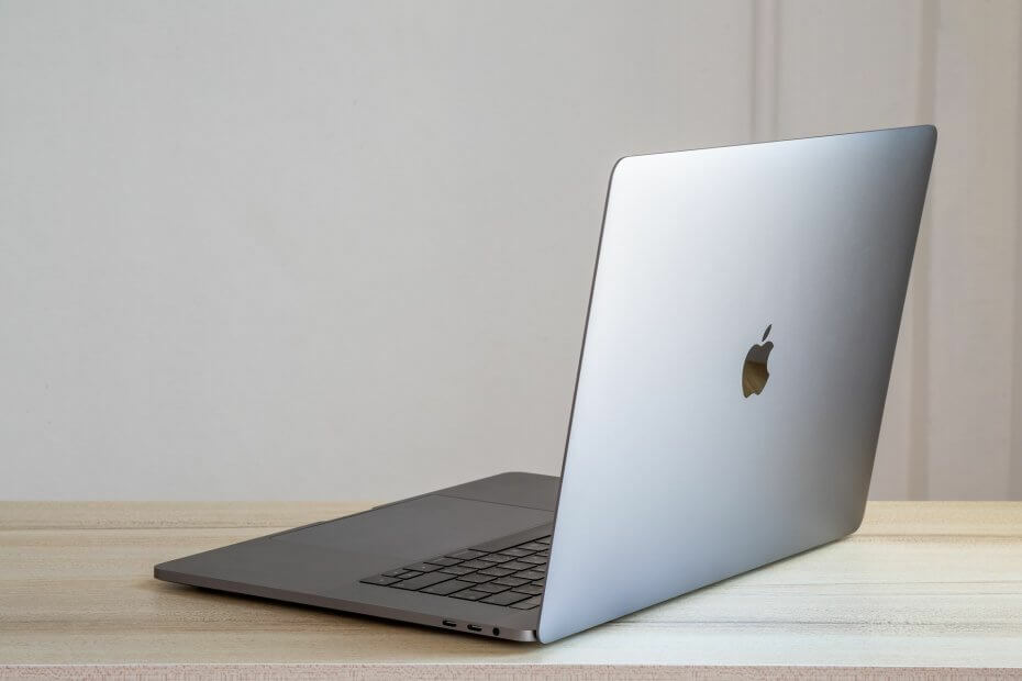 MacBook Airin näyttö on kirkkaampi, kun käytössä on Windows 10