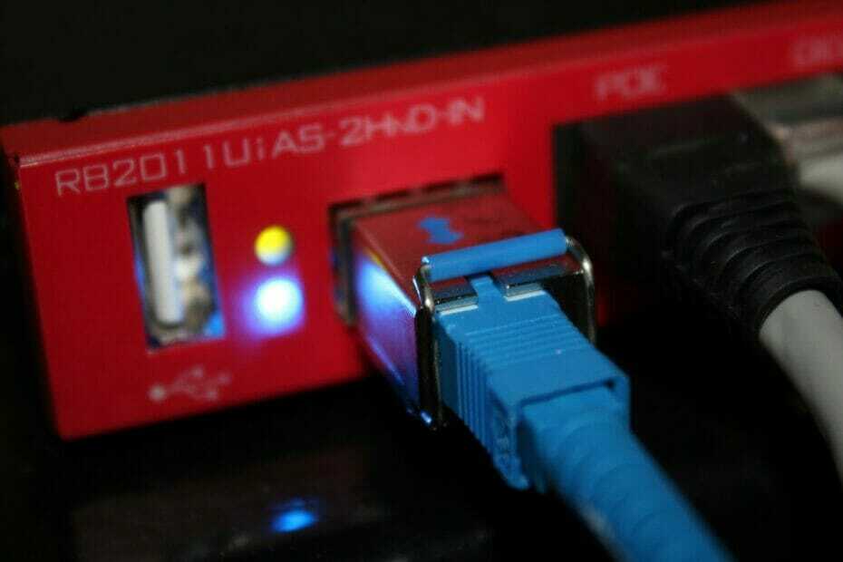 Orbi-routeren tændes ikke: Intet lys / strøm-LED blinker rødt