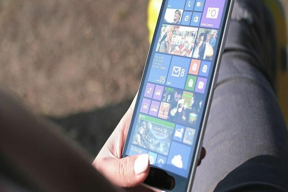 Дивіться Windows 10 ARM на Lumia 950 XL просто для розваги