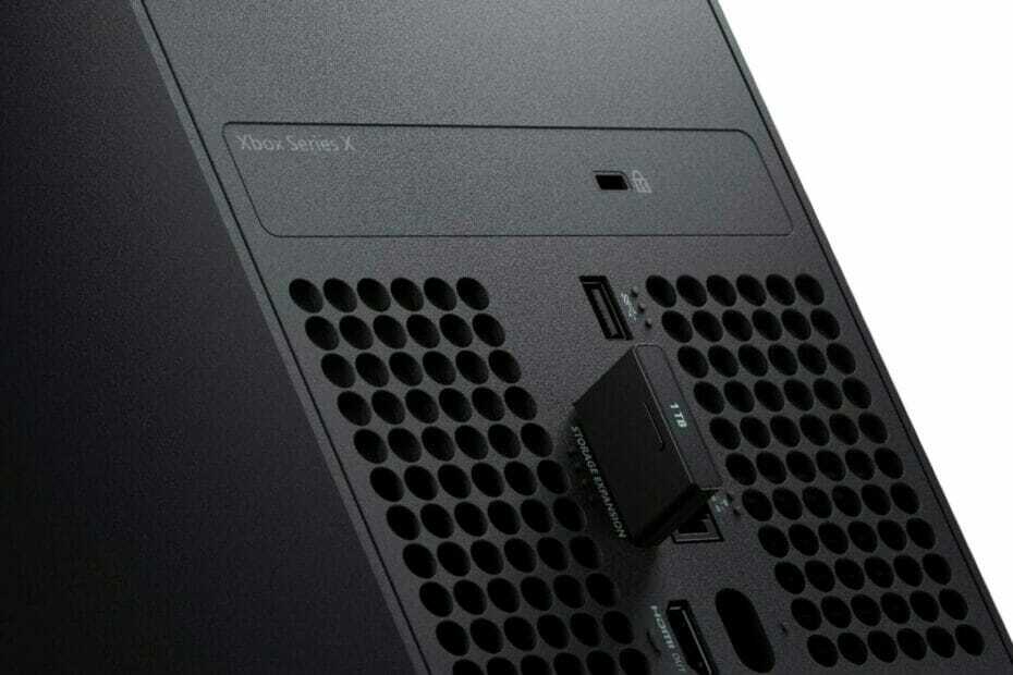 Nüüd saate teisendusadapteriga Xbox Series X/S-i installida lühikesed M.2 SSD-d