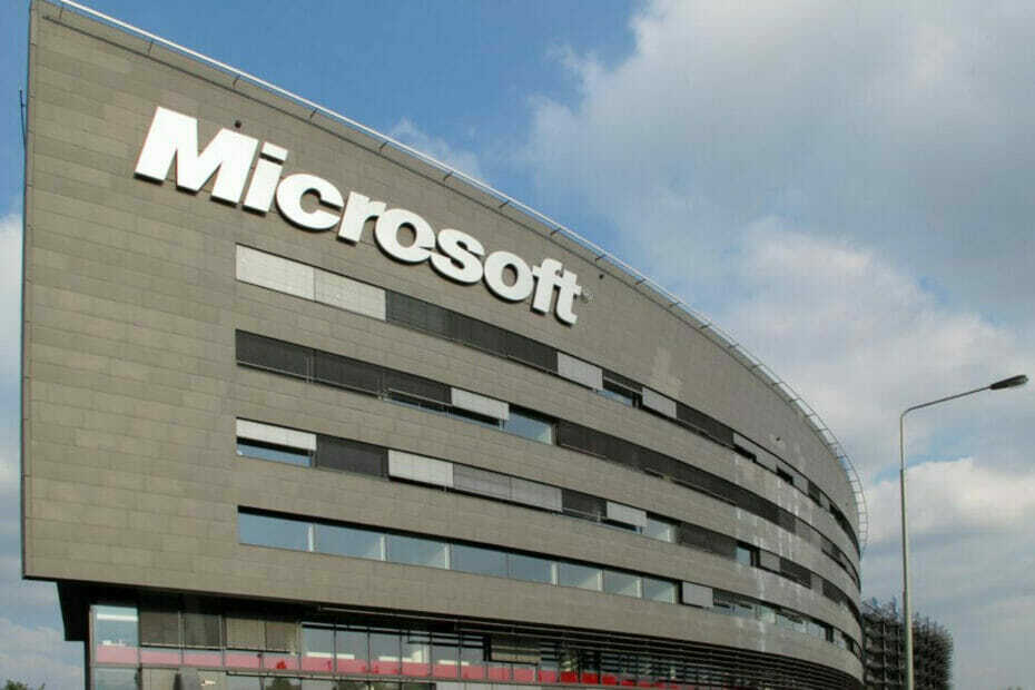 Se presupune că Microsoft este investigat pentru că a oferit licențe Teams gratuite