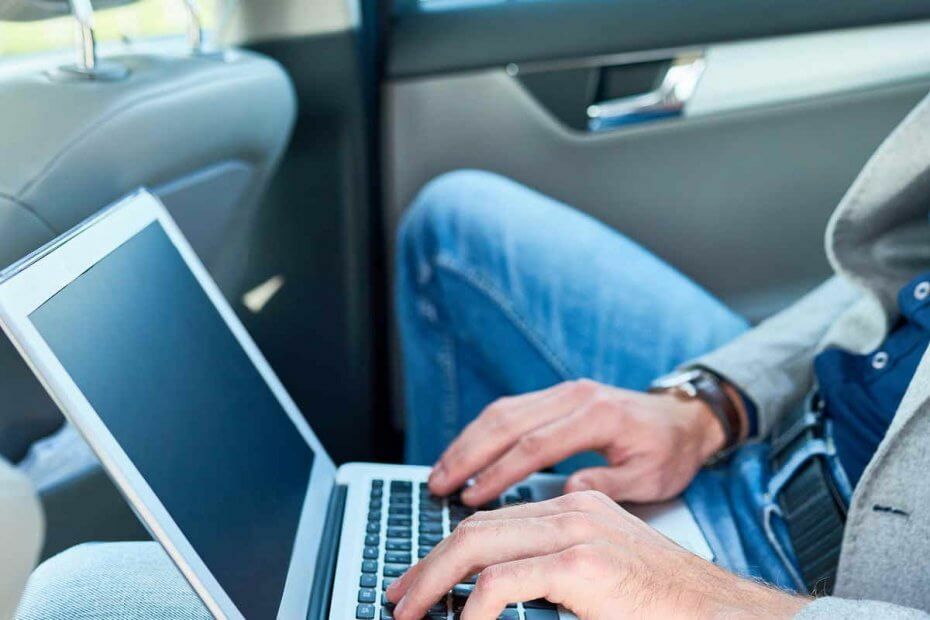 6 อุปกรณ์ Wi-Fi ในรถยนต์ที่ดีที่สุดเพื่อให้คุณไม่พลาดการติดต่อบนท้องถนน