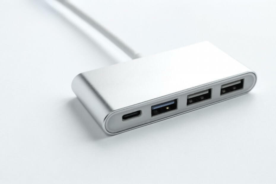 วิธีเพิ่มพอร์ต USB-C ลงในแล็ปท็อปและจัดโต๊ะทำงานให้เป็นระเบียบ