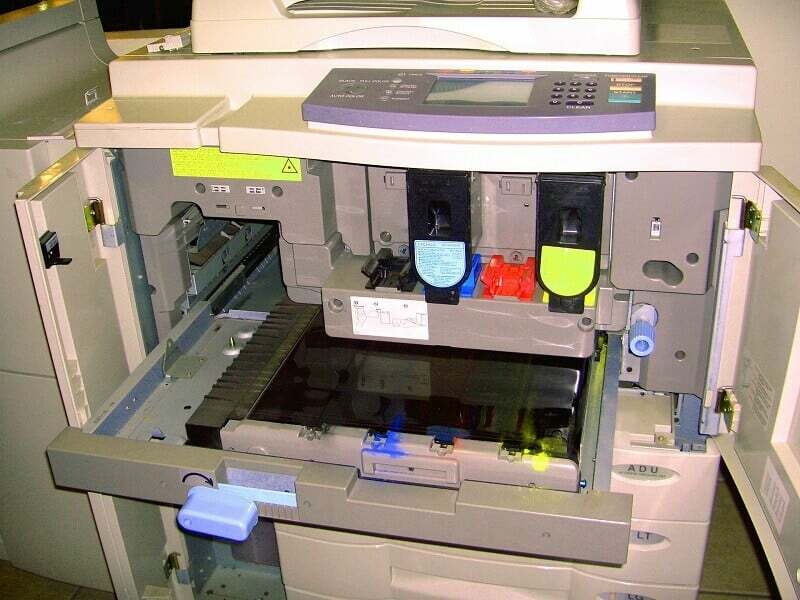 Puhastage printeri kuumutusrulli, kui teie laserprinter prindib varje