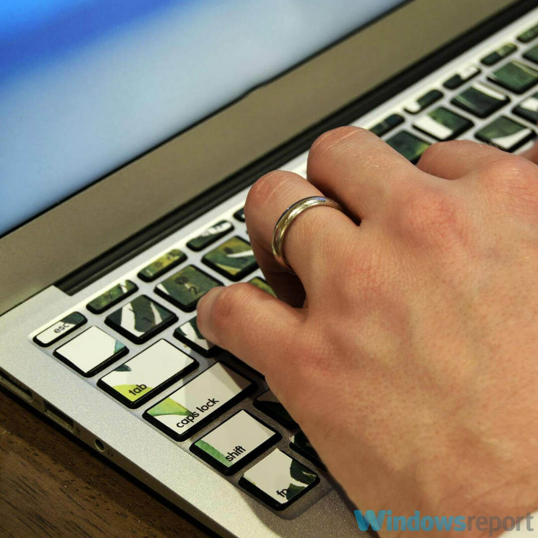 Laptop felhasználó kezével - OVerwolf hogyan kell használni / Hogyan kezeljük a gyorsbillentyűket