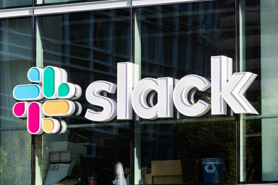 Slack CEO zegt dat regelgevers de bundeling van Teams in Windows 11 moeten onderzoeken