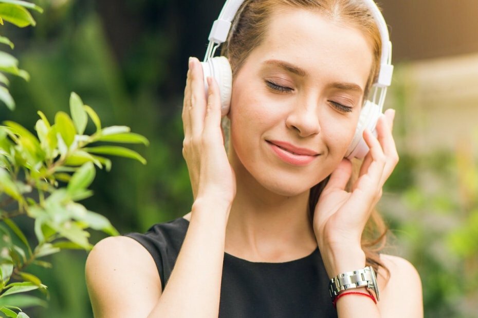 5 ชุดหูฟังที่ดีที่สุดสำหรับการได้ยินยาก [คู่มือ 2021]