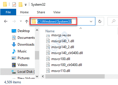 „File Explorer“ eikite į aplanką „System32“